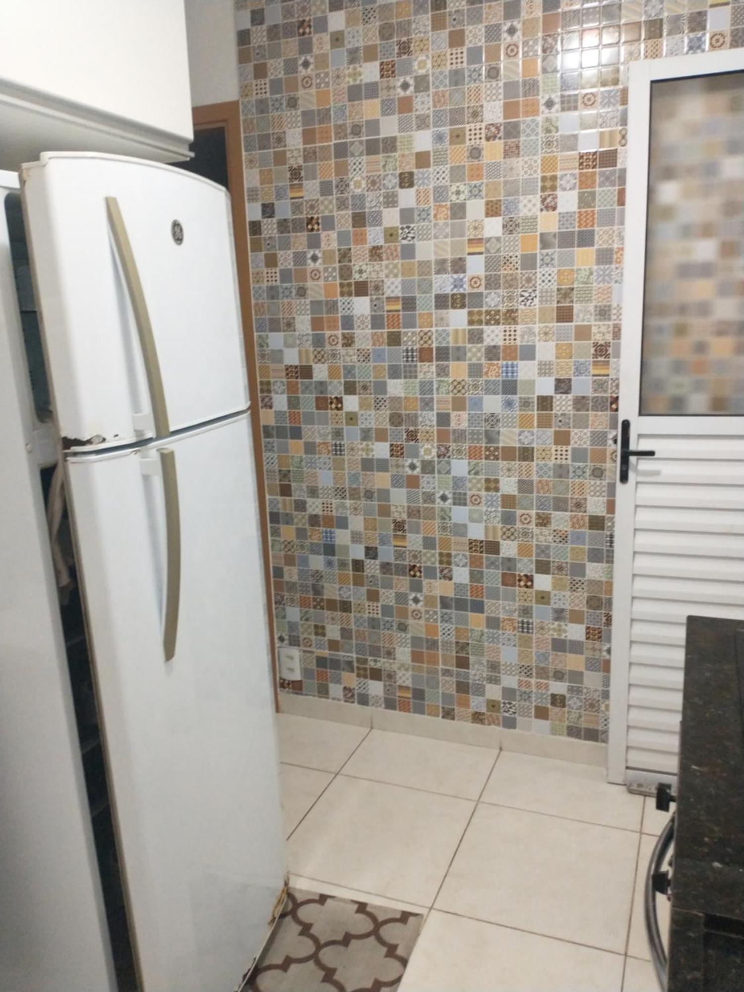Casa Com Piscina Em *